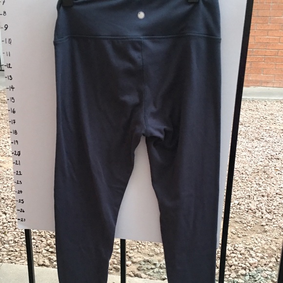 Yogalicious grey/ dark blue workout leggings small - Picture 6 of 6